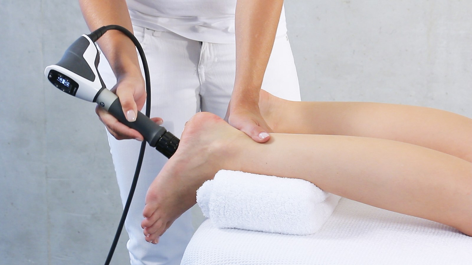 Does shockwave therapy hurt - applicator delivering rapid pulses to a patient heel during a shockwave therapy session in Lombard, IL